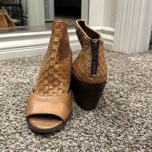 Patricia Nash Italian Leather Size 8 Shoes